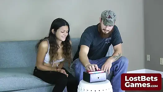 En iyi striptiz dondurma kazananı kaybedenin çıplak vücuduna hükmediyor