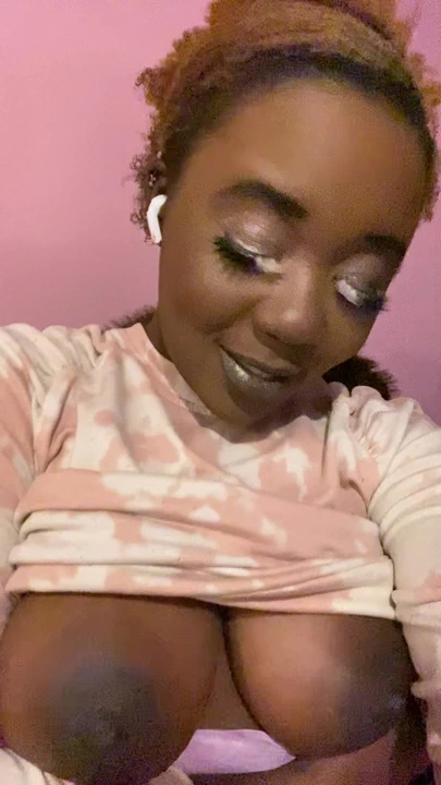 Sulu zenci göğüslerim