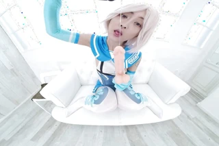 Sora Suda iki oyuncakla orgazm oluyor