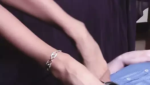 Külotlu çorap footjob ve boşalmak üzerinde göt