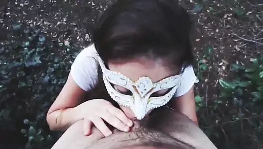 suceuse coquine dans les bois