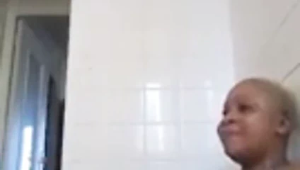 la veuve joyeuse prend une douche apres une bonne baise hard