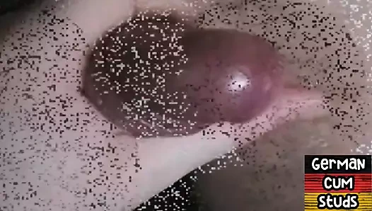 Üçlü Alman amatör eşcinsel evde yumruk soktuktan sonra sikiliyor