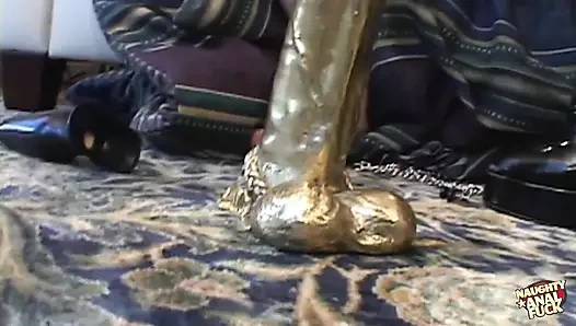 Audry Hollander yeni kızı ekstra büyük dildo sokmalarla üçlü seks yapmak için getiriyor