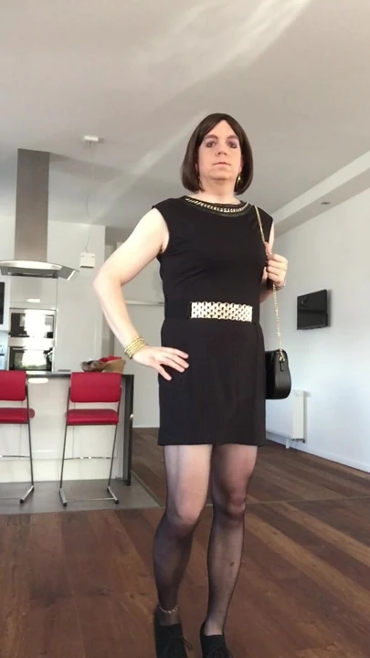 Nicki-crossdress - güzel mini elbise ve seksi külotlu çorap (c)2016