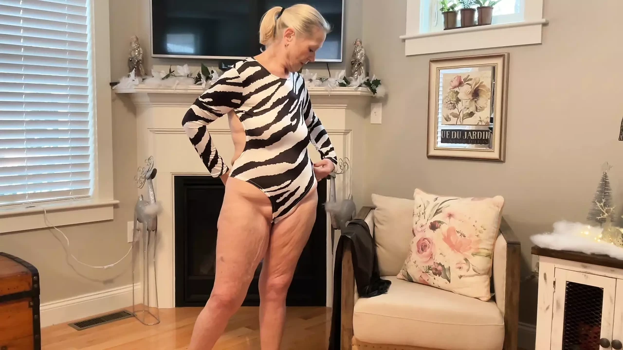 Danielle Dubonnet, MILF de 65 años probándose ropa #2