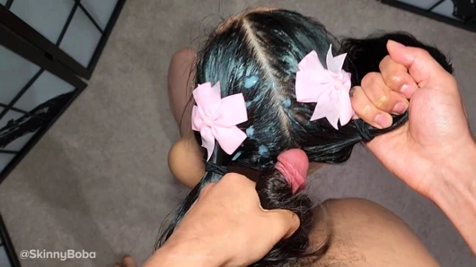 Tatlım, bakma! 18 yaşında olduğun için bu gizli bir üvey baba masajı