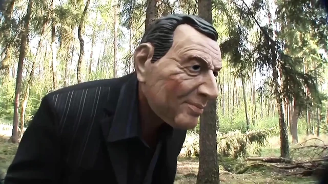 Maskeli işgalci götünü parçalıyor