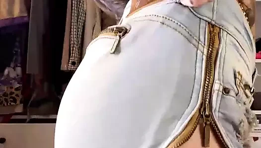 Ateşli canlı şov - dar şortlu ve seksi kırmızı iç çamaşırlı - Susy Gala