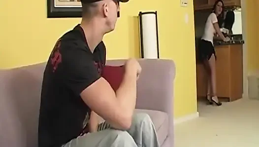 Esmer orta yaşlı seksi kadın sert sikiliyor ve dölleniyor