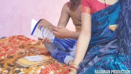 STUDENT DEVAR KO BHABI NE DISTURB KIYA TO DEVAR NE BHABHI KO HI PEL DIYA