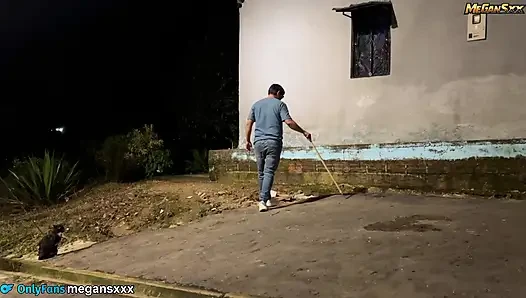 Komşum beni çok zengin sikmek için gözlerini kör etti.