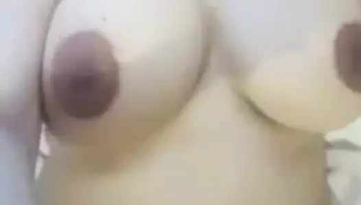 Makyaj aracımla şehvetli amcığımı memnun ediyor