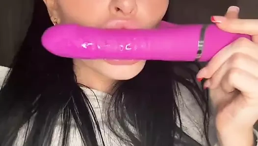 Üniversiteli sürtük tek başına mastürbasyon yapıyor