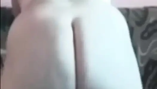 Se masturbando com uma bunda gorda