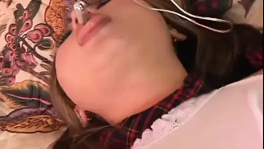 Taylandlı edepsiz melek büyük yarağı seviyor