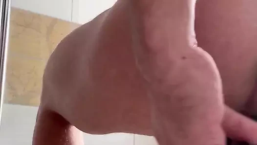 Senin için ateşli götümü tıraş ediyorum