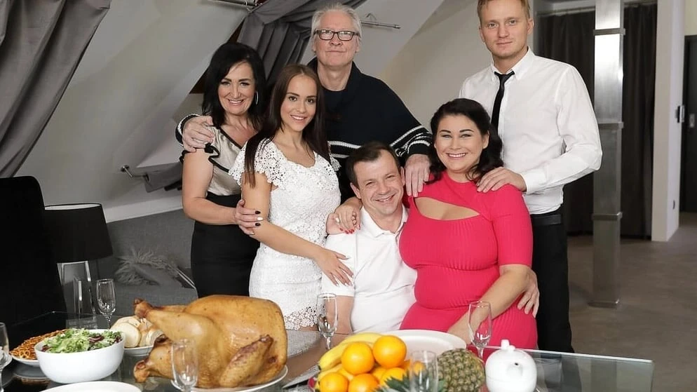 Family Orgy on Thanksgiving - VIDEO VR đầy đủ miễn phí bởi VirtualTaboo.com