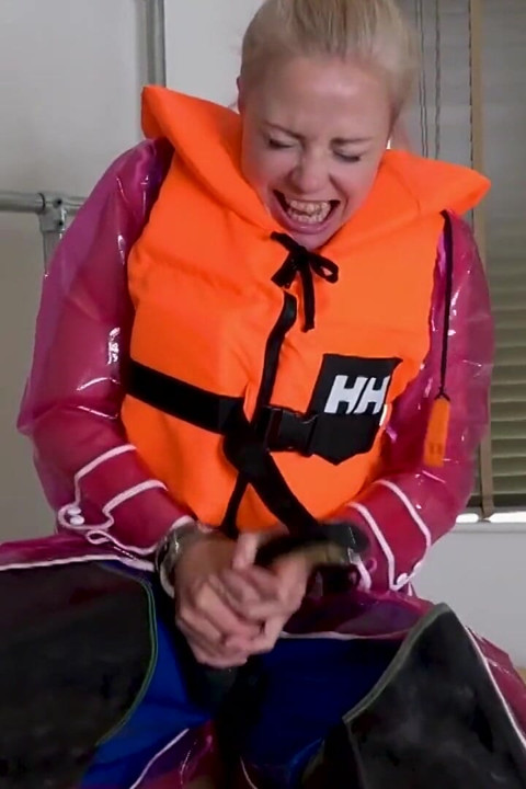 Parlak pvc yağmur giyim, lastik waders ve lifejacket azdırma