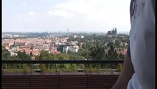 Ateşli Alman sürtük erkeğini karnına boşaltıyor