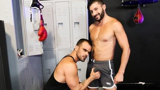 Extrabigdicks - yavru damien crosse soyunma odasında ham becerdin