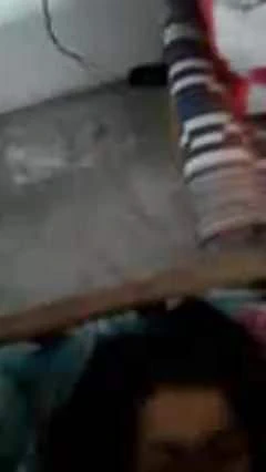 Utangaç Hint kız almak emmek ona bf çük