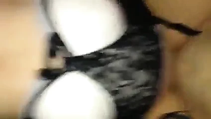 Esmer sürmek bir kalın çük ile bir horoz yüzük