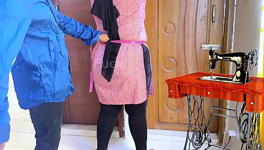 Terzi ve iri güzel kadın ateşli müşteri dükkanda sikişiyor