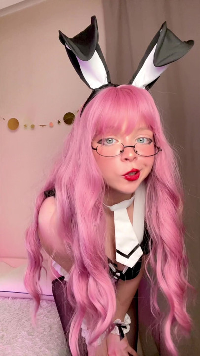 Ben senin pembemsi tavşanın mıyım? 🐰