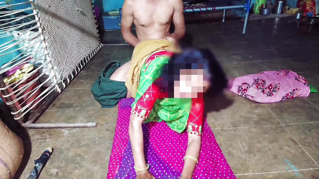 Üvey kız kardeşim Hintçe sesli xxx video ile evde desi tarzı seks videosunda seks yapıyor