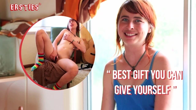 Ersties - sevimli ezmeralda çok kıllı amcığını parmaklıyor