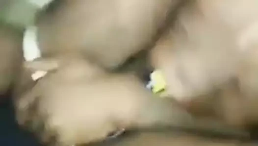 Hintli transeksüel erkeklerin götünü sikiyor