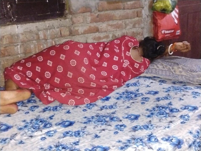 Holi k din desi bhabhi ki thukai