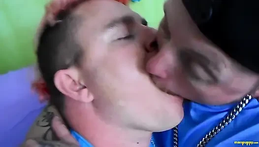 Jc ve Leo ile ateşli eşcinsel öpüşme