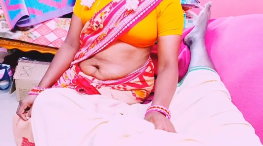 Evli genç kadın beklenmedik bir şekilde yaşlı bir komşusuyla.