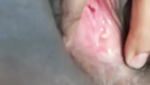 Ateşli bir şekilde kendime dokunuyorum