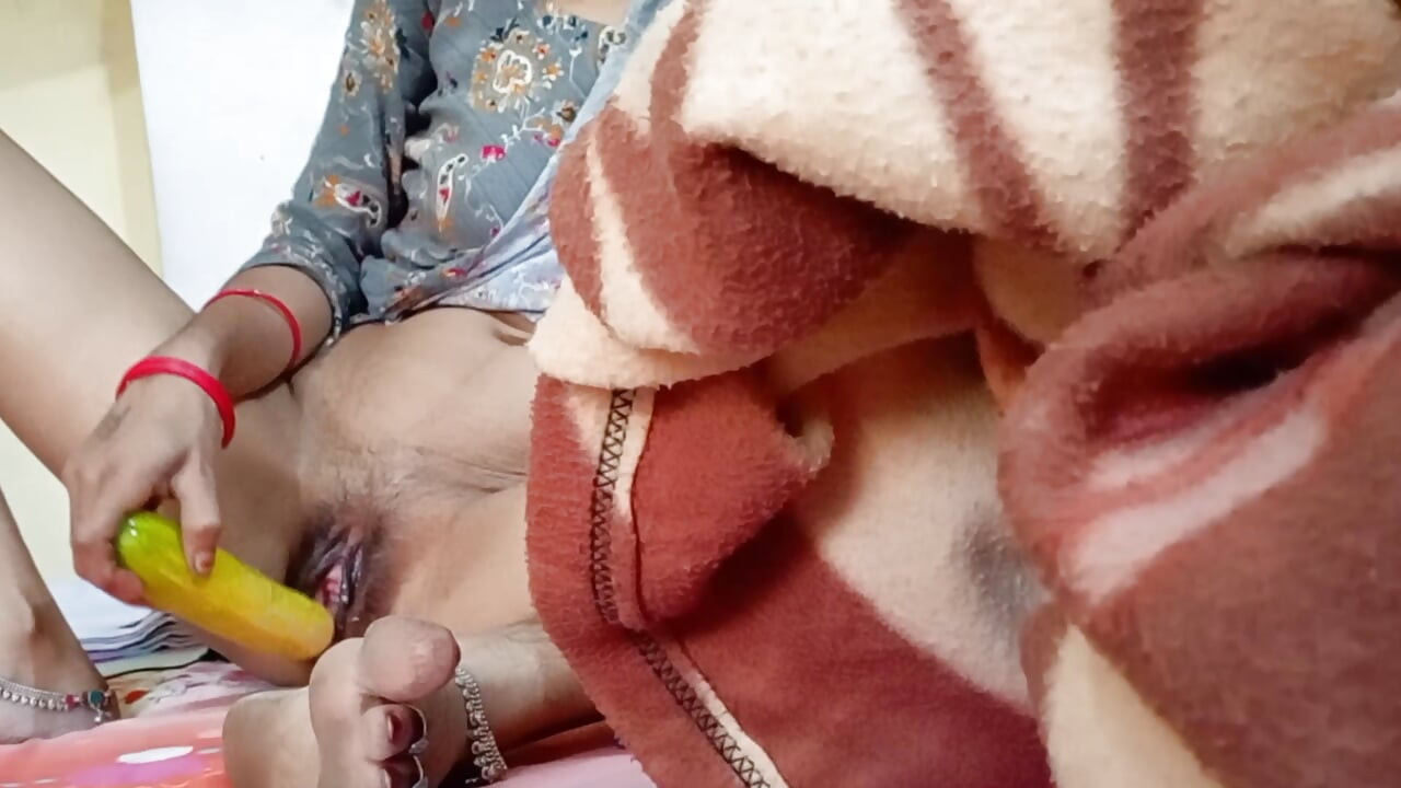 Dever ne bhabi ko kheera dalte dekh bhabi ki chut ko shant kiya xxx sex in hindi