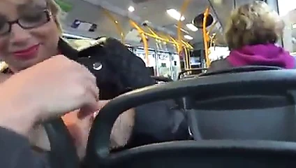 iki sluts veren grup oral seks için bana içinde bus