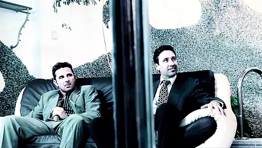 Azgın fahişeler, Cherry Jul ve Regina Ice bu ateşli grup sekste birbirleriyle ve bir çift adamla anal dörtlü seks yapıyor