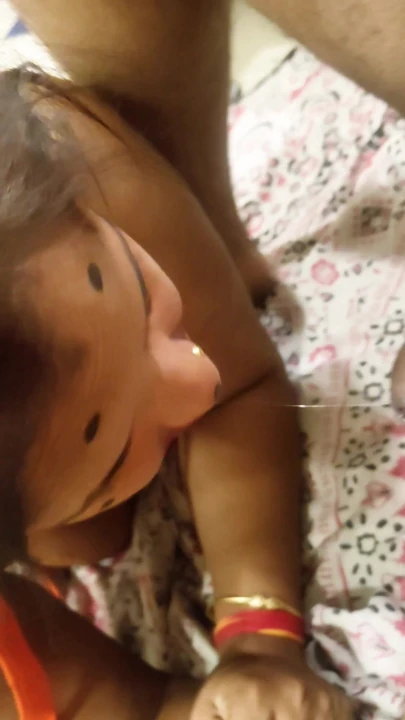 Hintli aç orta yaşlı seksi kadın yenge evcil köle olivia yarakla gırtlağına kadar sakso çekiyor ağır makyajla seks için yalvarıyor... | Klip 1