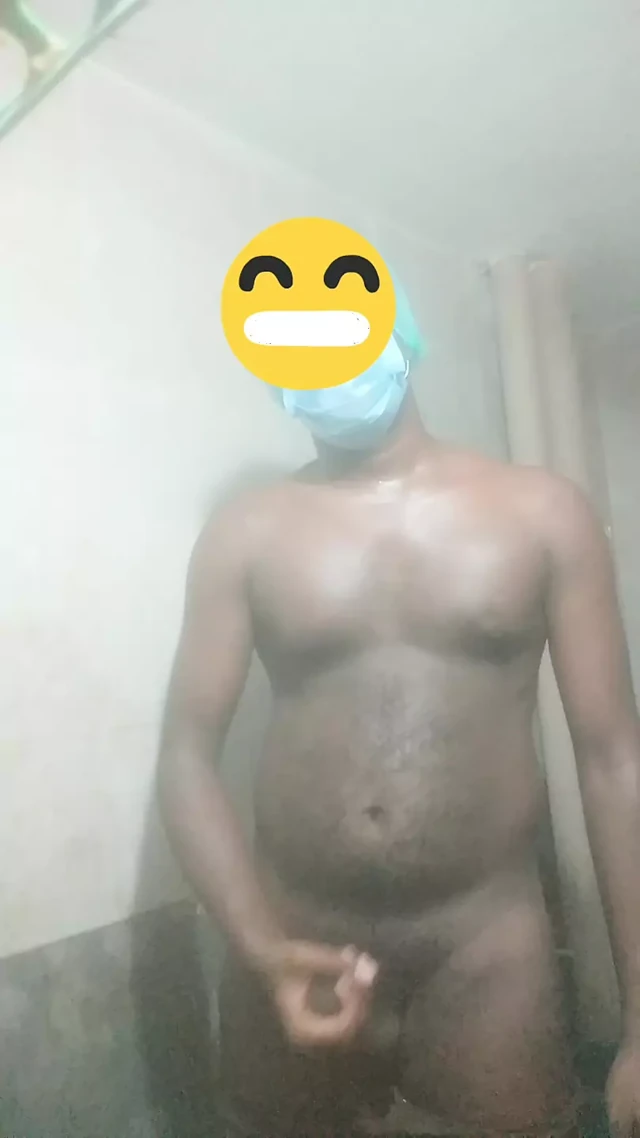 Tamil boy bathroom la Kai adikira Video part 2