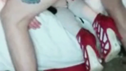 İngiliz Becky her şeyden vazgeçiyor