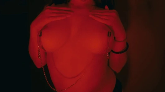 Kötü ejderha dölleme - bir canavar tarafından saldırıya uğradı.