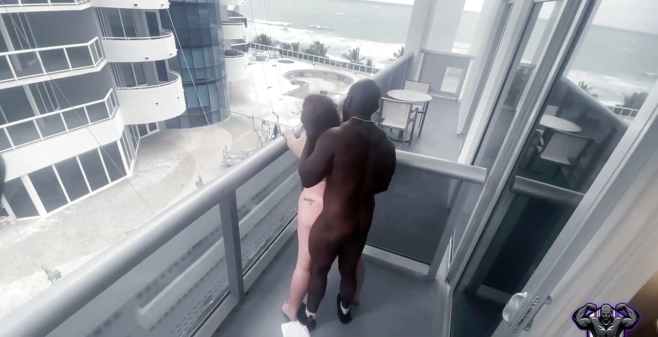 Miami her zaman eğlencelidir bazı balkon hareketlerine göz atın