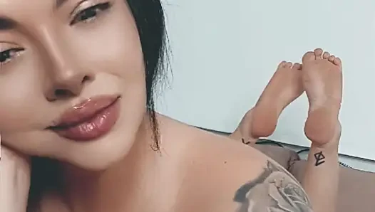 Ibadet sahibe lilikitten mükemmel vücut ve kıvrımlar