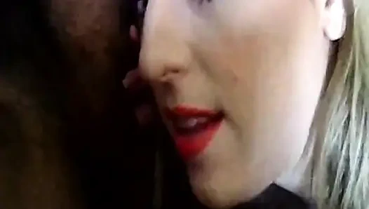 Snowbunny cumslut düğününden hemen sonra beyaz kocasını büyük zenci yarağıyla aldatıyor, fırsata kadeh kaldırıyor