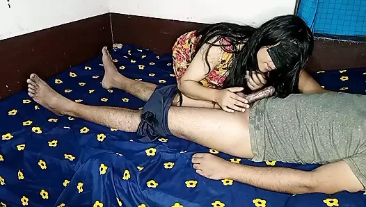 Evli kadın seks havasında değilken yarak emdikten sonra sikiliyor