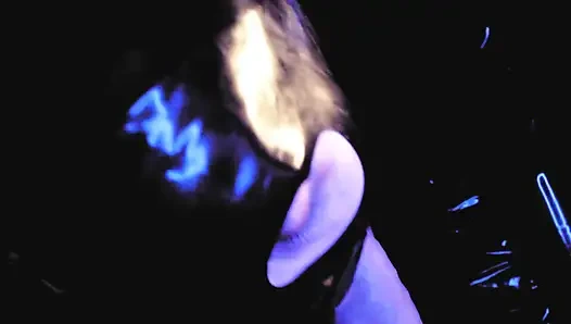 Lastik büyük götlü orta yaşlı seksi kadın tanrıça Eva Latex büyük yarak emiyor amcık döl gonzo