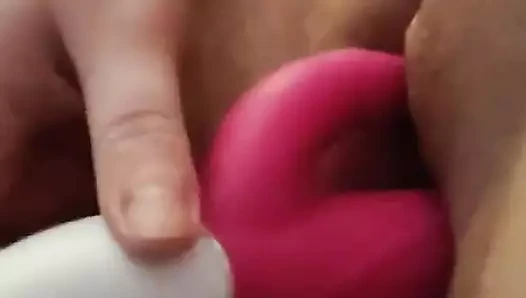 Ftm vibratörle hızlı bir şekilde sikişiyor