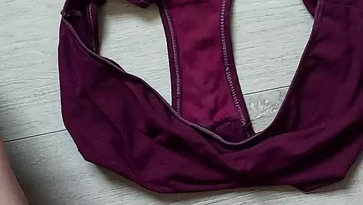 18 yaşındaki femboy kız kardeşlerin içine boşalıyor
